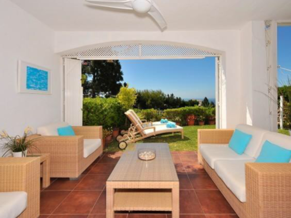 Image 9 of 19 - Lovely apartment with private garden and sea views