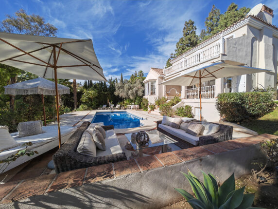 Imagen 2 de 37 - Impresionante villa en el corazón de Calahonda con piscina climatizada y muchos extras
