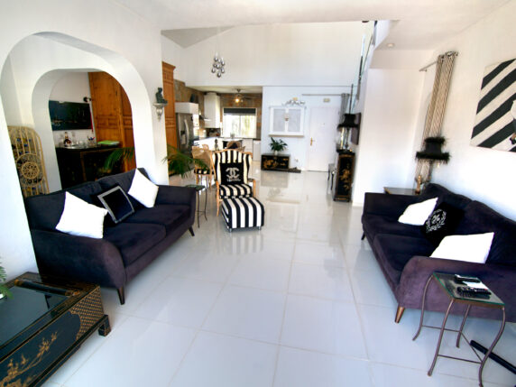 Image 7 of 24 - Beautiful villa with self-contained apartment in great location