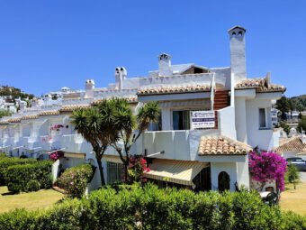 Image of property V398: Corner townhouse in lovely community with sea views, roof top terrace and 4 pools