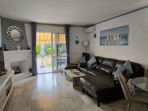 Image 8 of 20 - Beautiful, spacious and refurbished townhouse within walking distance to all amenities